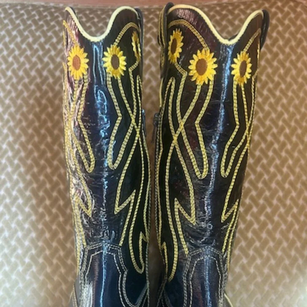 Urban Outfitters Daisy Embroidered Patent Leather Western Cowboy Boots - Picture 15 of 16